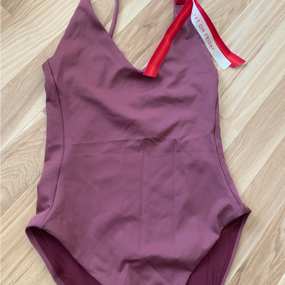 Left On Friday Sunday Suit Desert Plum Size Medium Tall Condition: NWOT